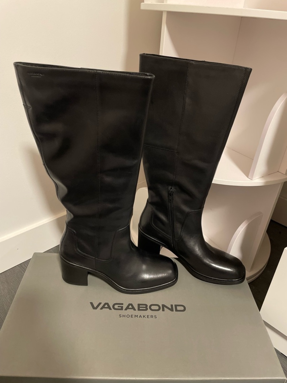Vagabond (Meryl)Black Leather Knee Boots - Classic Women’s Riding Style